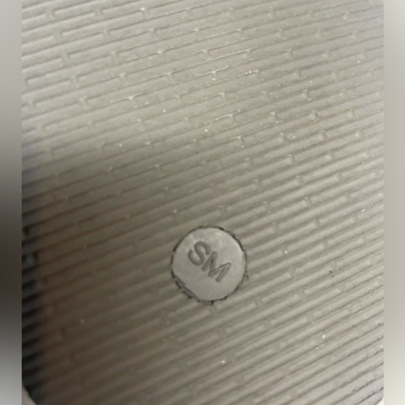 Gurus Women's Eco-Friendly All-Natural Rubber Sandals - Grey, size S/M (6-7) - Picture 4 of 4